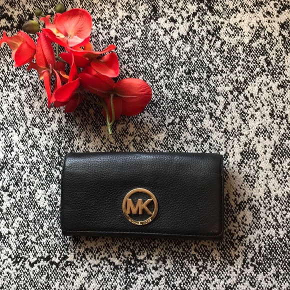 Michael Kors Handbags - Michael Kors Fulton Leather Carryall Wallet